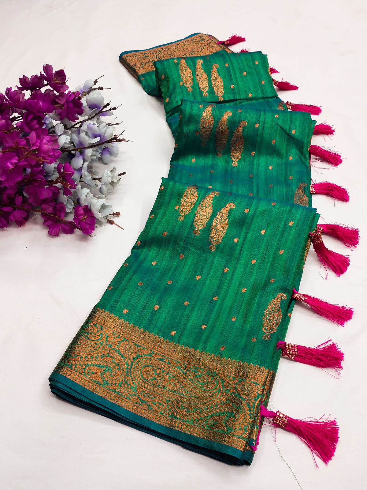 Arresting Rama Soft Banarasi Silk Saree With Incomparable Blouse Piece