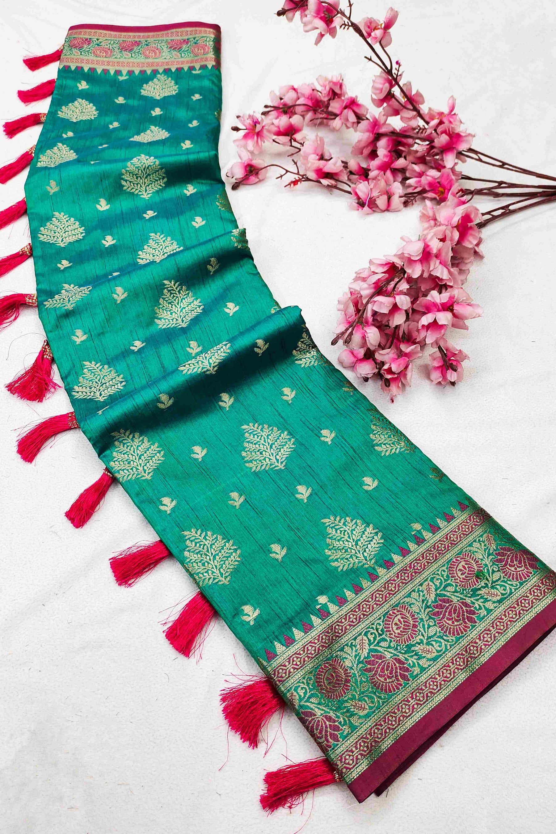 Outstanding Rama Banarasi Silk Saree With Pretty Blouse Piece