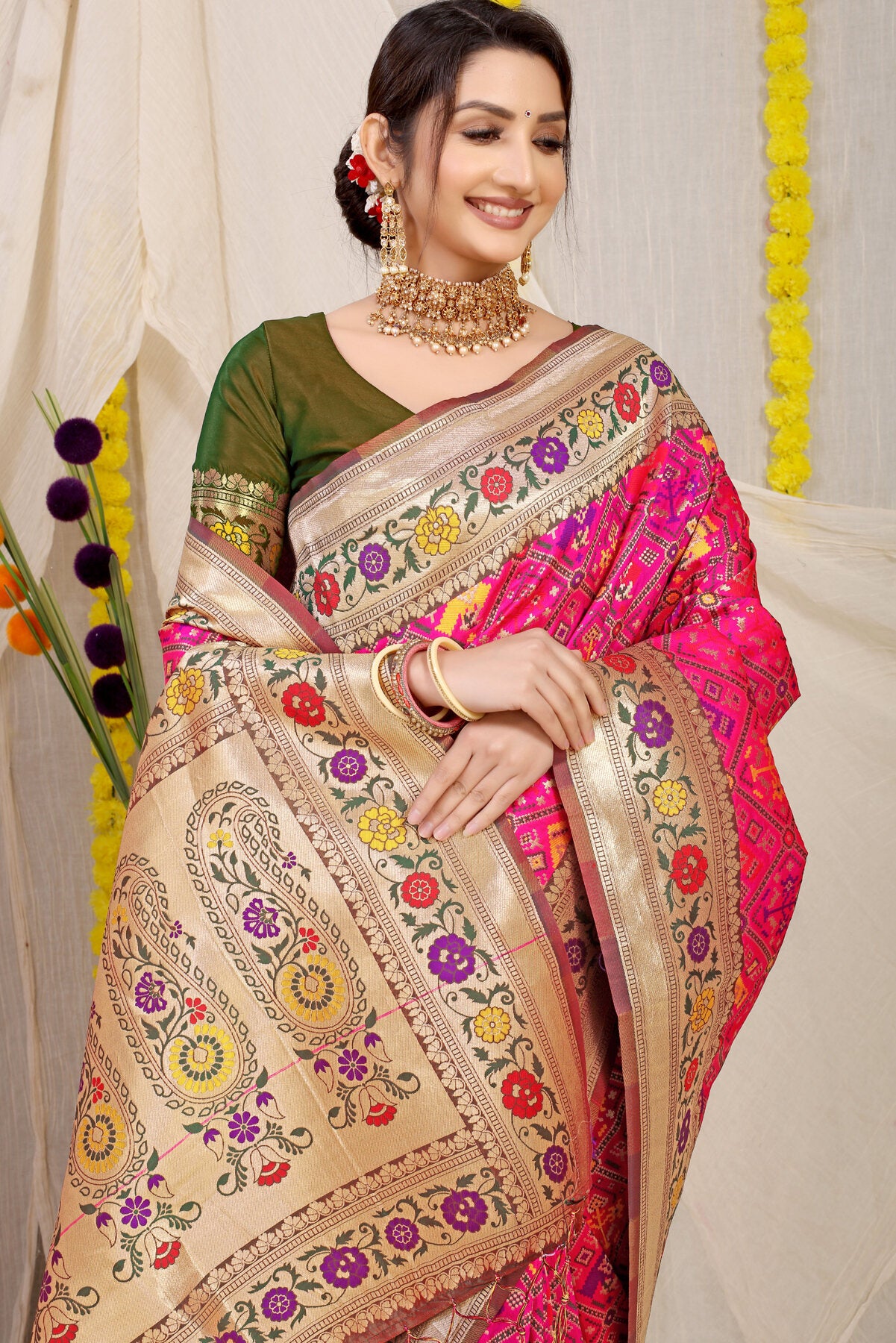 Enchanting Dark Pink Paithani Silk Saree With Flaunt Blouse Piece