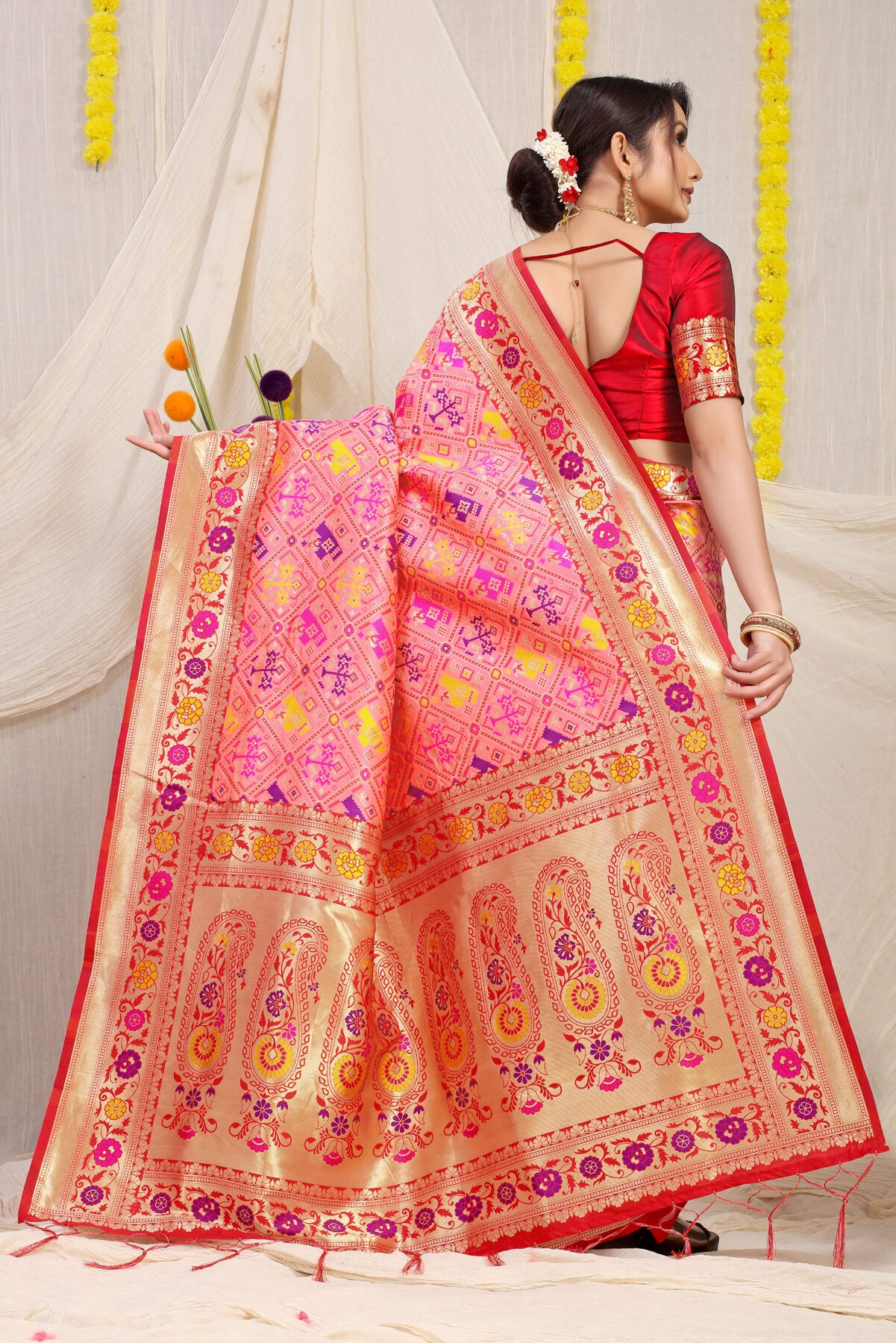 Woebegone Peach Paithani Silk Saree With Exquisite Blouse Piece