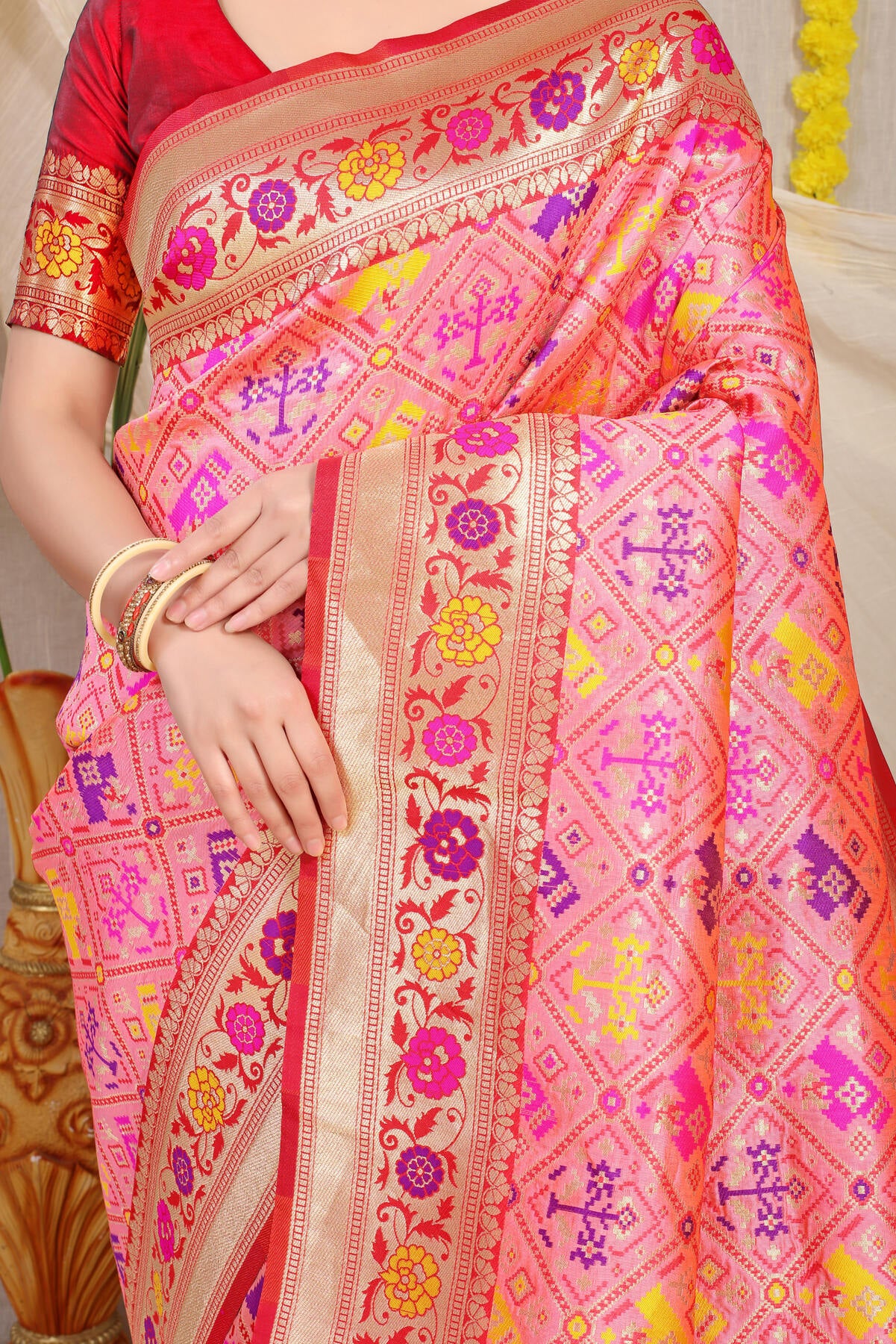 Woebegone Peach Paithani Silk Saree With Exquisite Blouse Piece