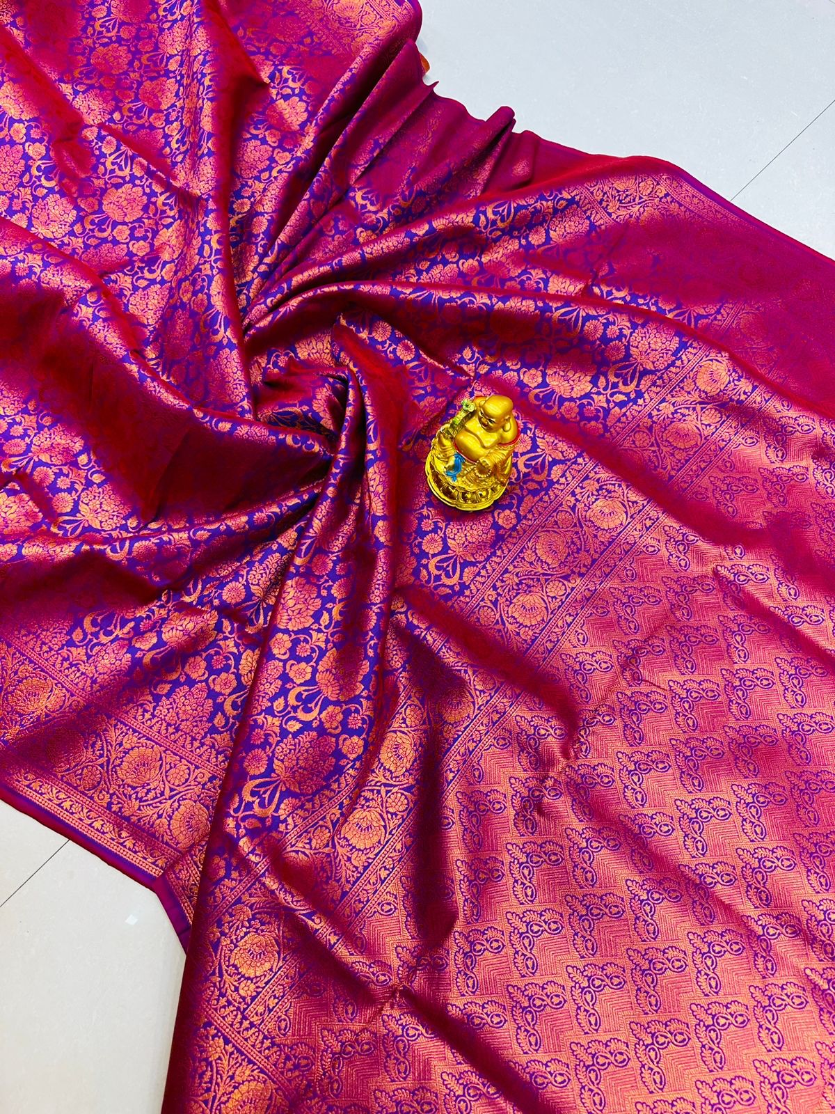 Twirling Purple Kanjivaram Silk Saree With Outstanding Blouse Piece