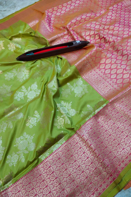 Load image into Gallery viewer, Enchanting Green Kanjivaram Silk With Alluring Blouse Piece
