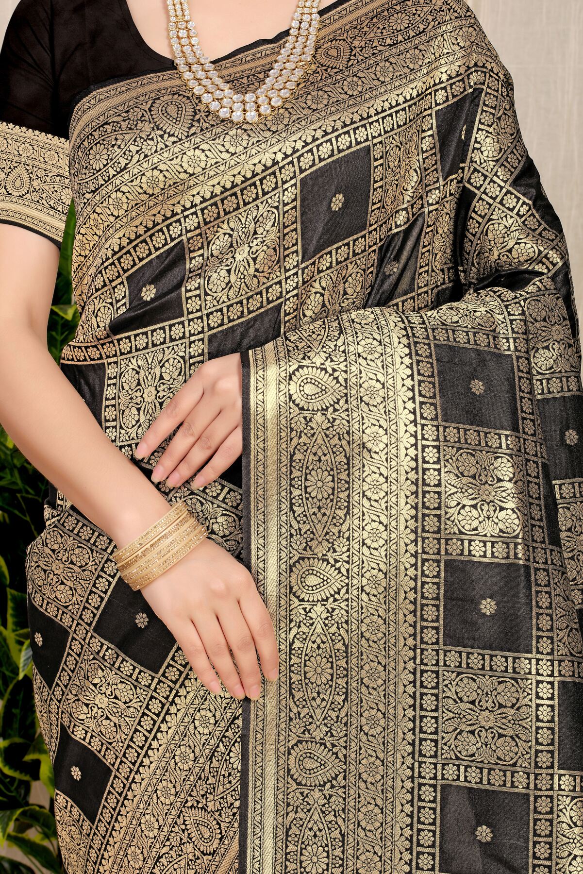 Refreshing Black Kanjivaram Silk Saree With Glittering Blouse Piece