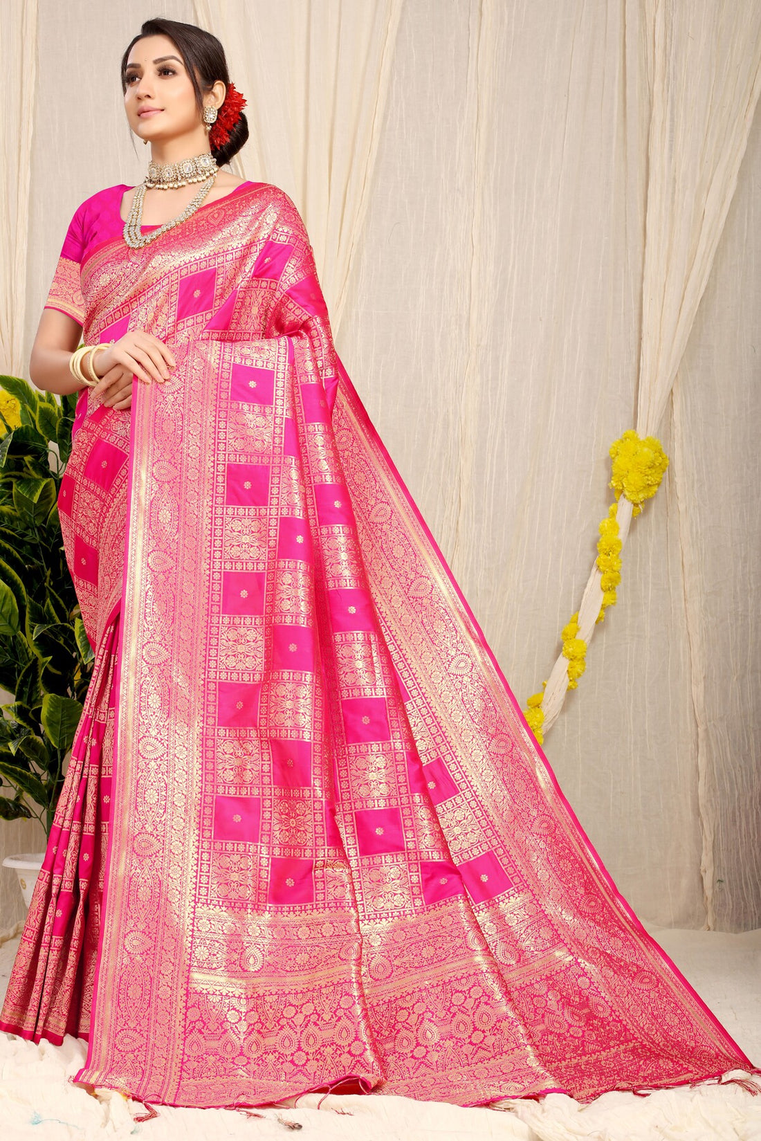Mesmerising Dark Pink Kanjivaram Silk Saree With Glittering Blouse Piece