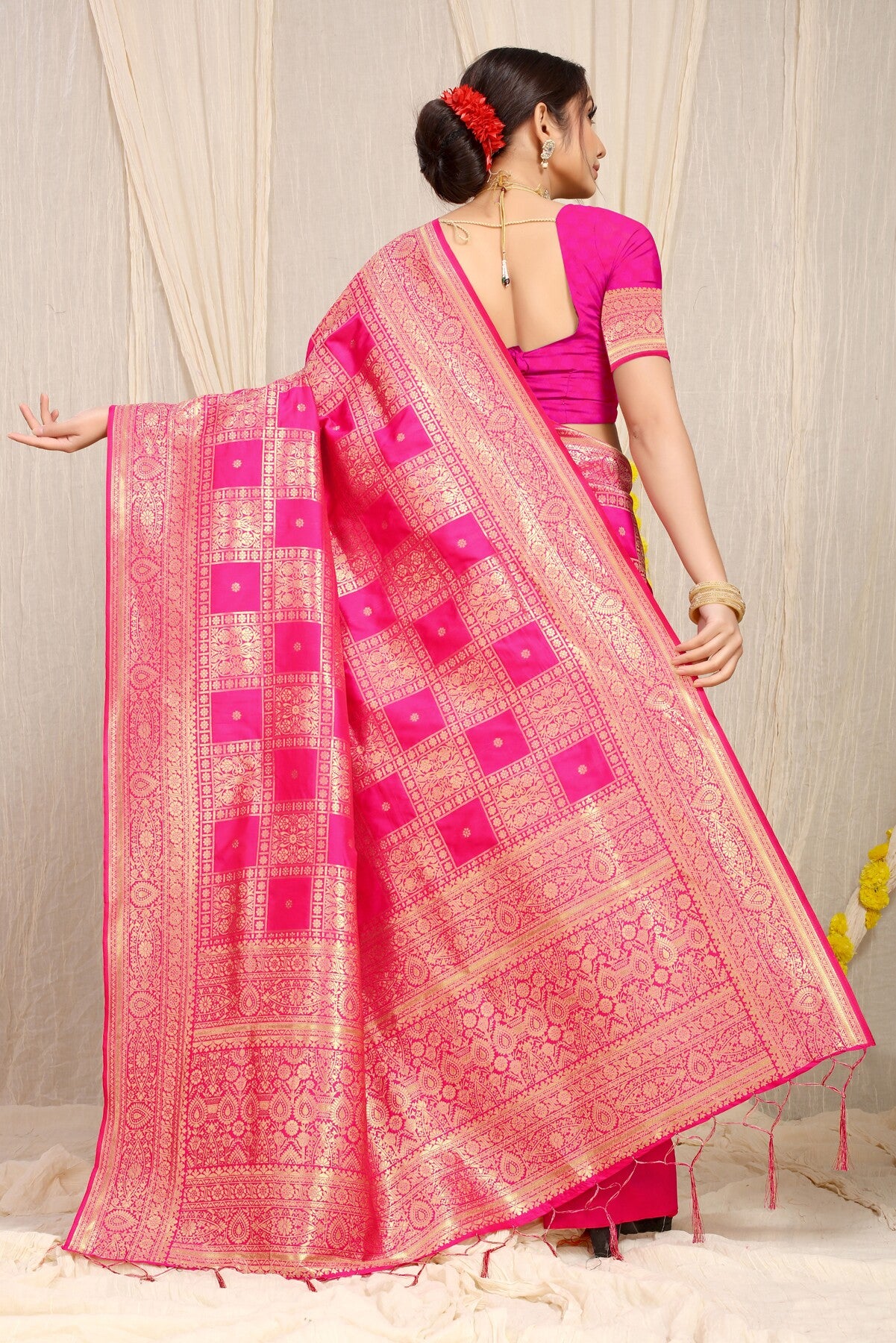 Mesmerising Dark Pink Kanjivaram Silk Saree With Glittering Blouse Piece