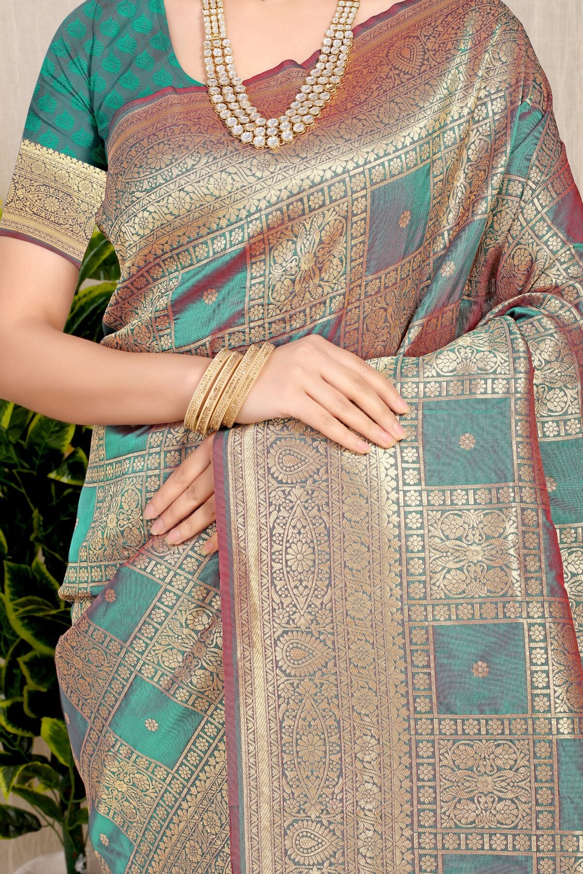 Capricious Grey Kanjivaram Silk Saree With Glittering Blouse Piece