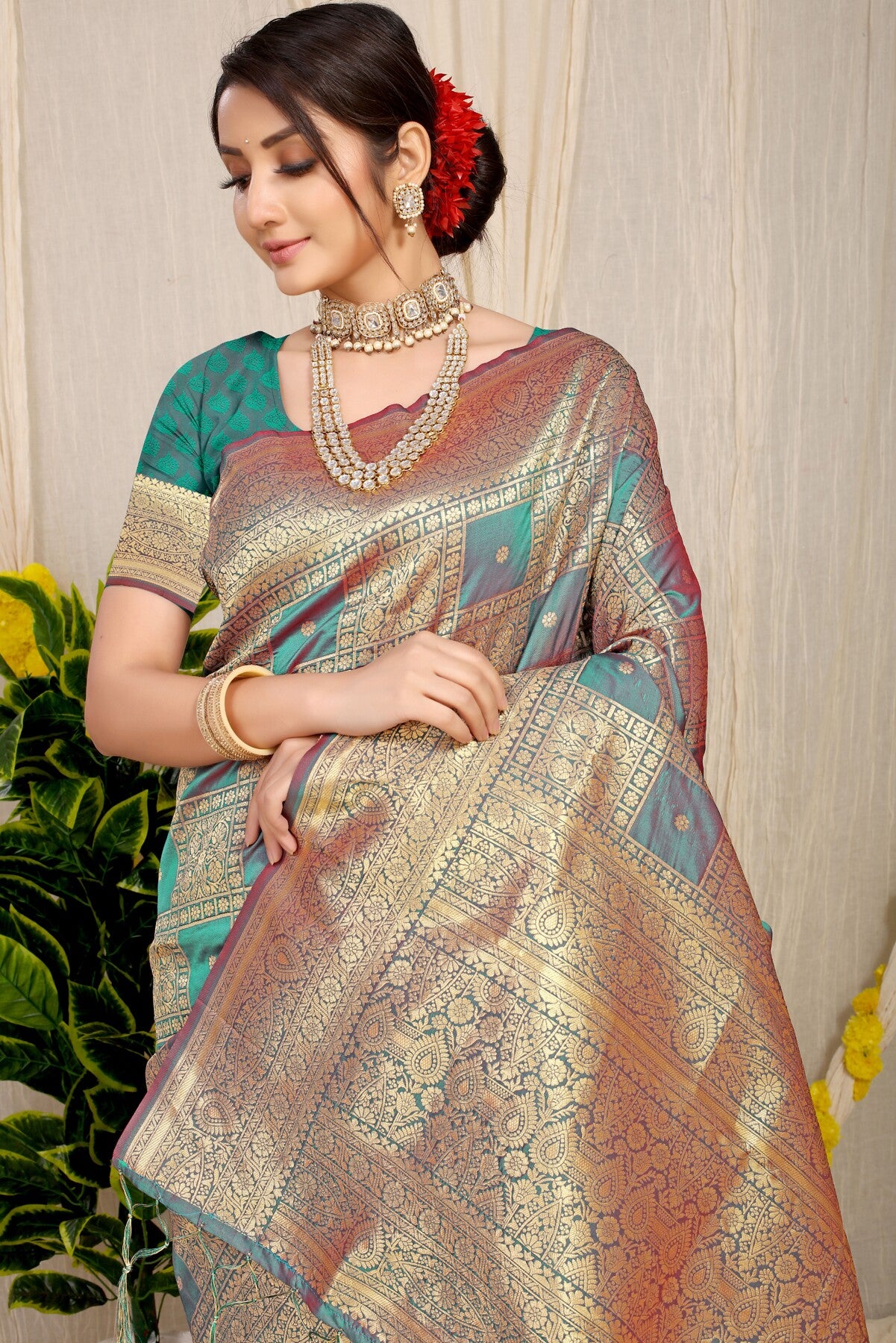 Capricious Grey Kanjivaram Silk Saree With Glittering Blouse Piece