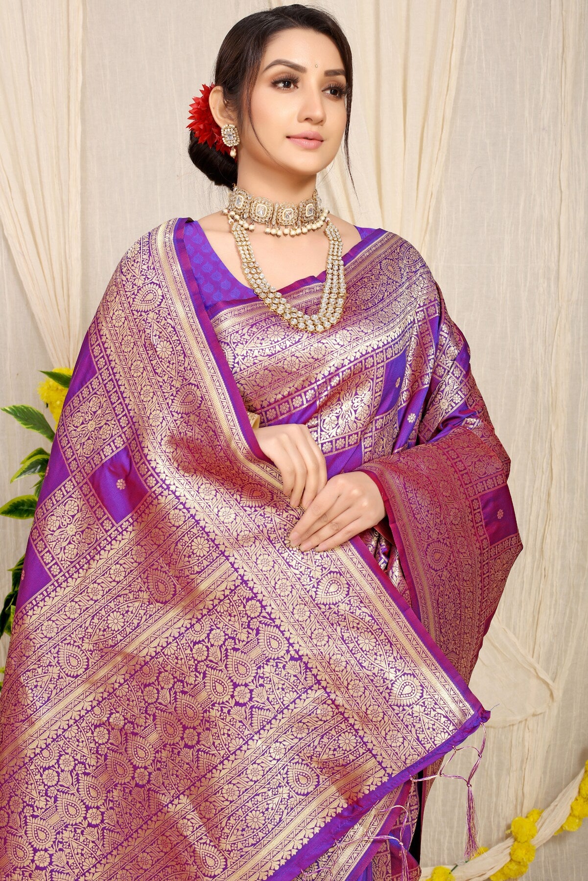 Staring Mehndi Kanjivaram Silk Saree With Glittering Blouse Piece
