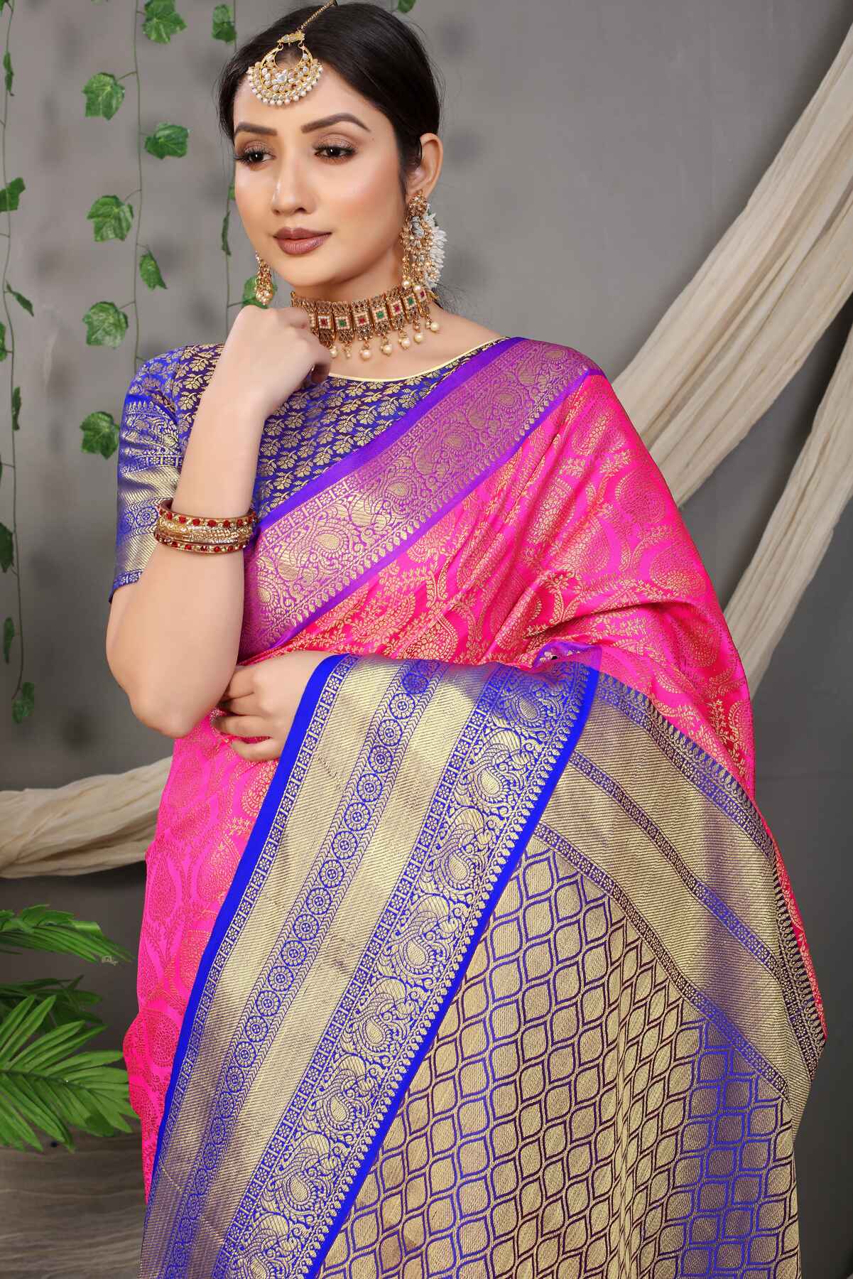 Phenomenal Dark Pink Soft Banarasi Silk Saree With Divine Blouse Piece