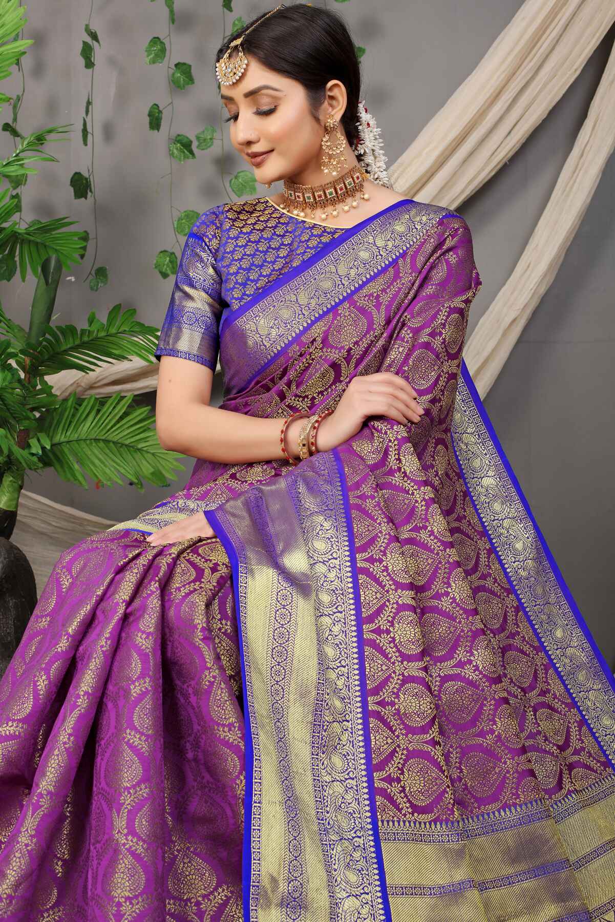 Hypnotic Purple Soft Banarasi Silk Saree With Divine Blouse Piece