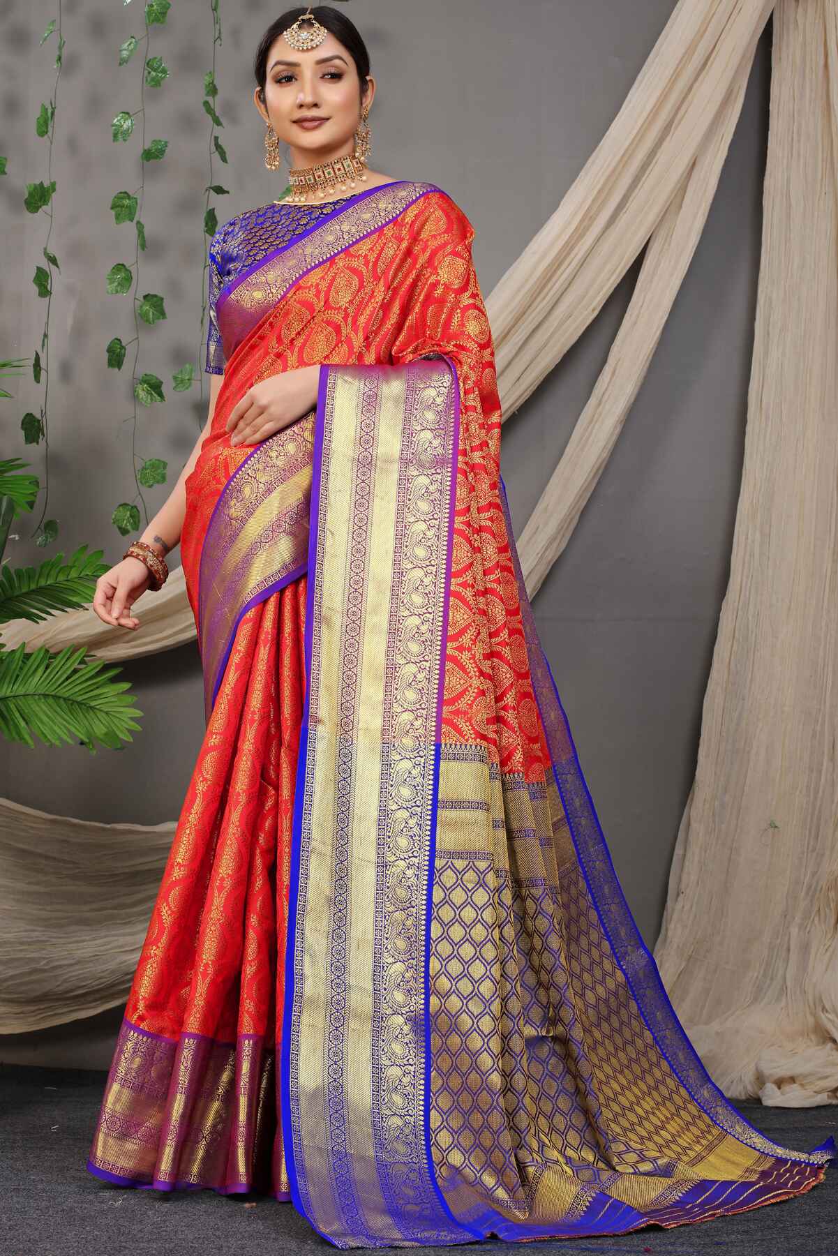 Exceptional Red Soft Banarasi Silk Saree With Divine Blouse Piece