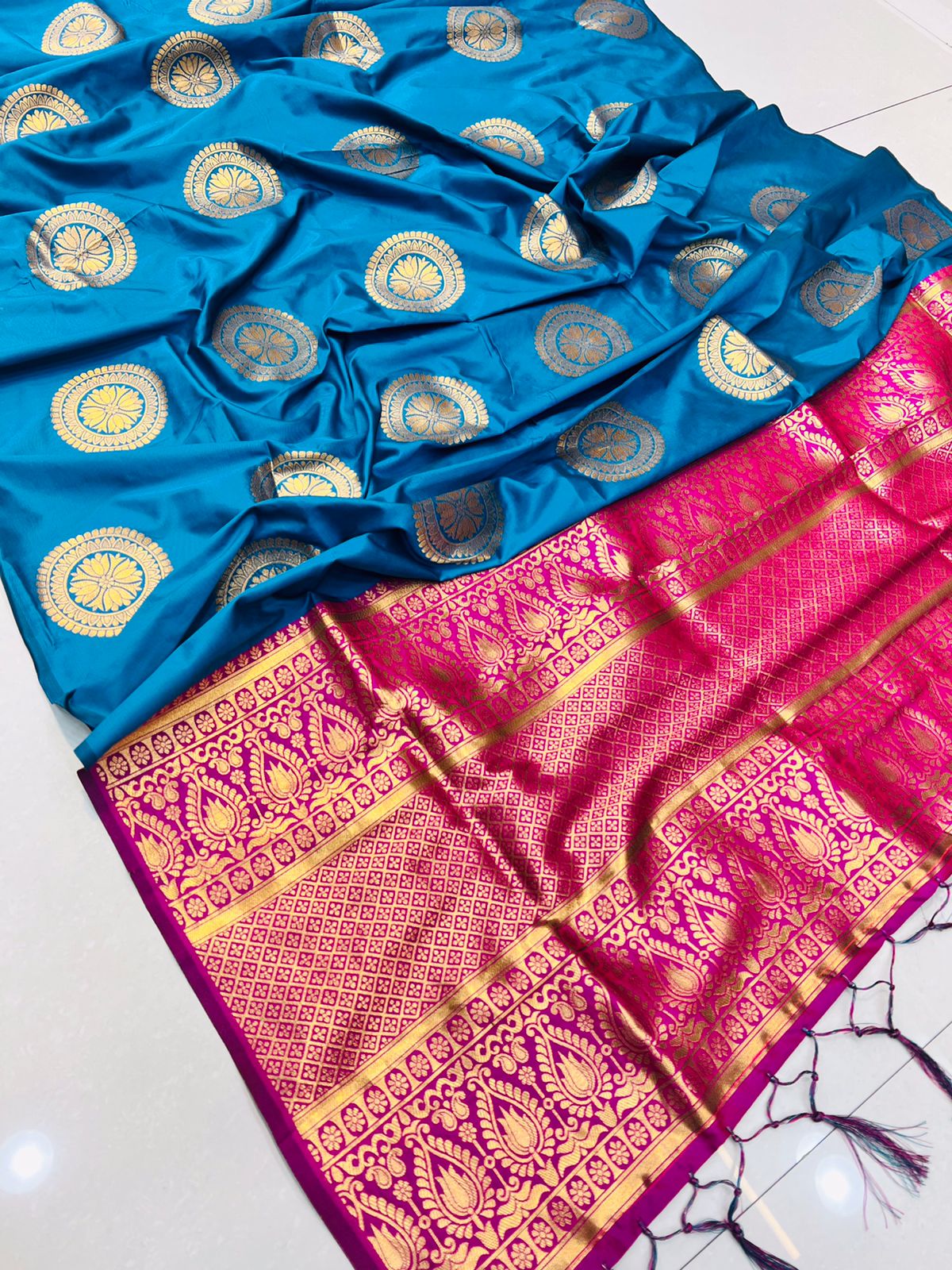 Elegant Firozi Kanjivaram Silk Saree and Angelic Blouse Piece