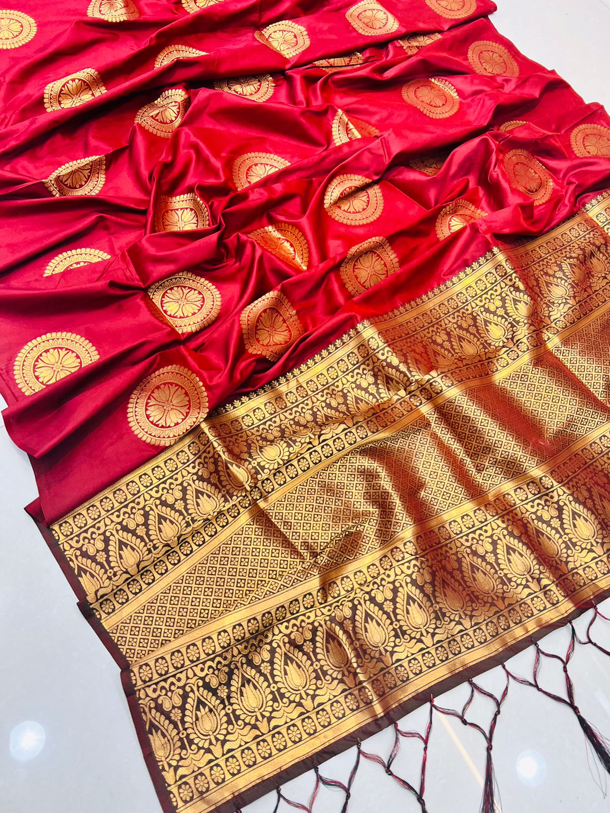 Sensational Maroon Kanjivaram Silk Saree and Angelic Blouse Piece