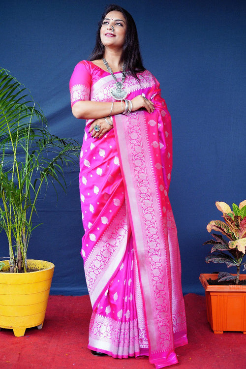 Load image into Gallery viewer, Supernal Pink Banarasi Silk Saree With Symmetrical Blouse Piece
