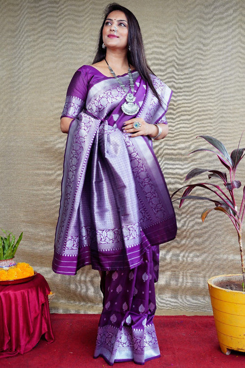 Load image into Gallery viewer, Incomparable Purple Banarasi Silk Saree With Symmetrical Blouse Piece
