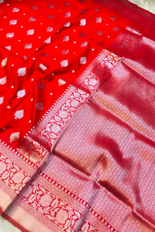 Load image into Gallery viewer, Tremendous Red Banarasi Silk Saree With Symmetrical Blouse Piece
