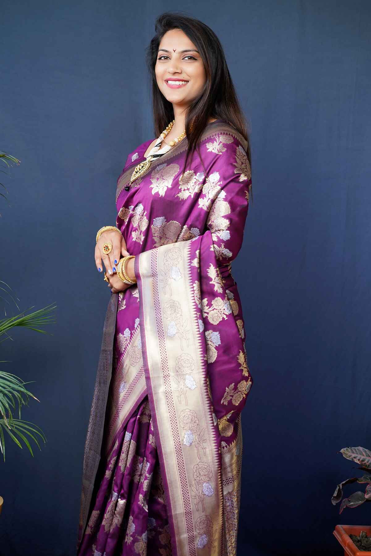 Exquisite Purple Kanjivaram Silk Saree With Glittering Blouse Piece