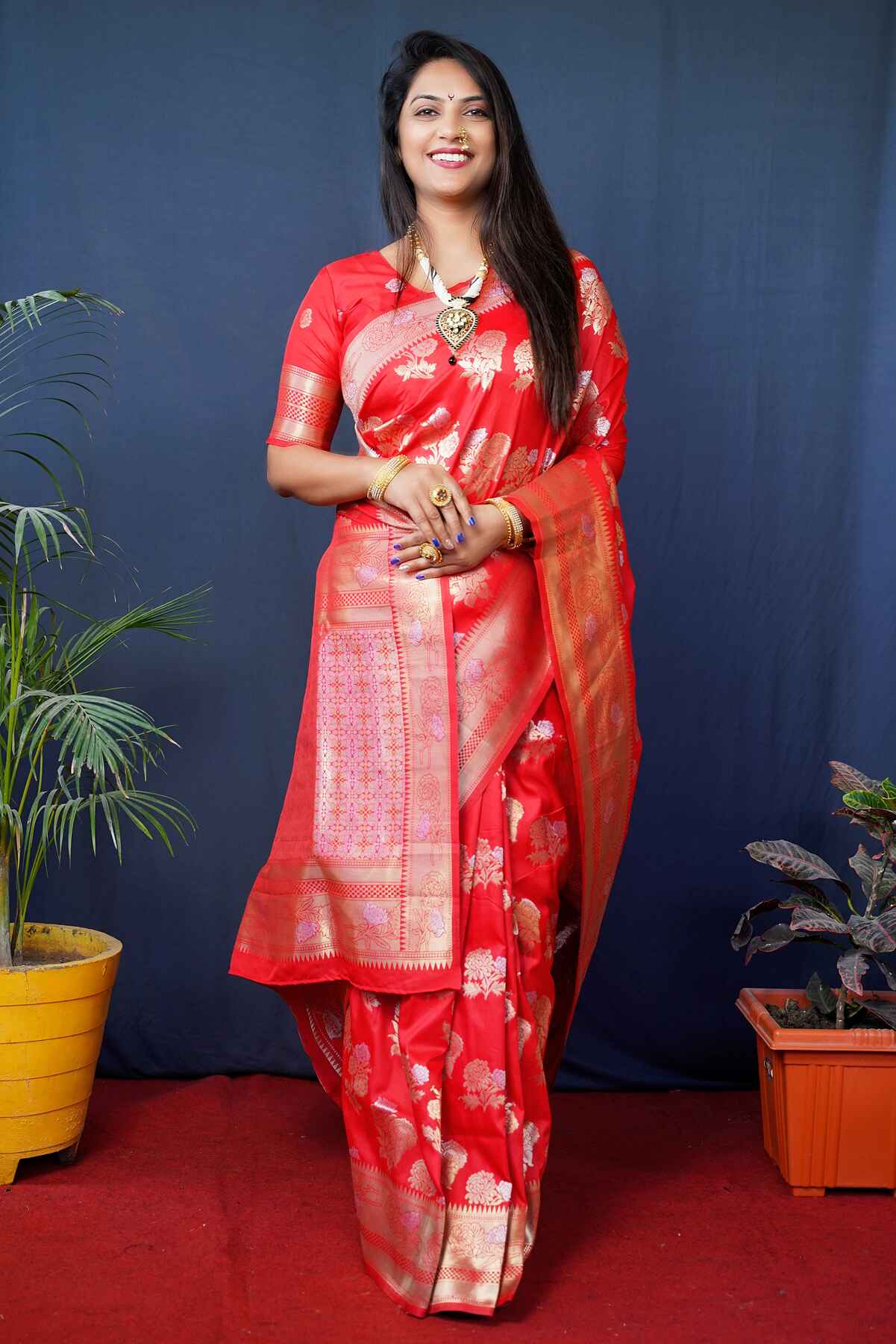Fragrant Red Kanjivaram Silk Saree With Glittering Blouse Piece