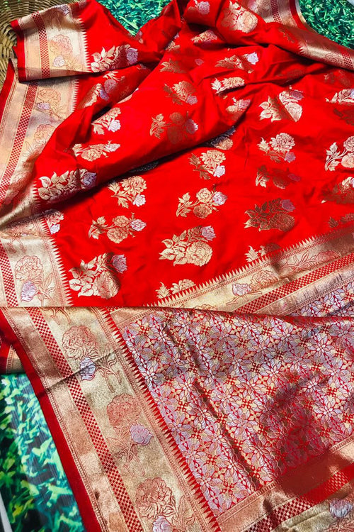 Load image into Gallery viewer, Fragrant Red Kanjivaram Silk Saree With Glittering Blouse Piece
