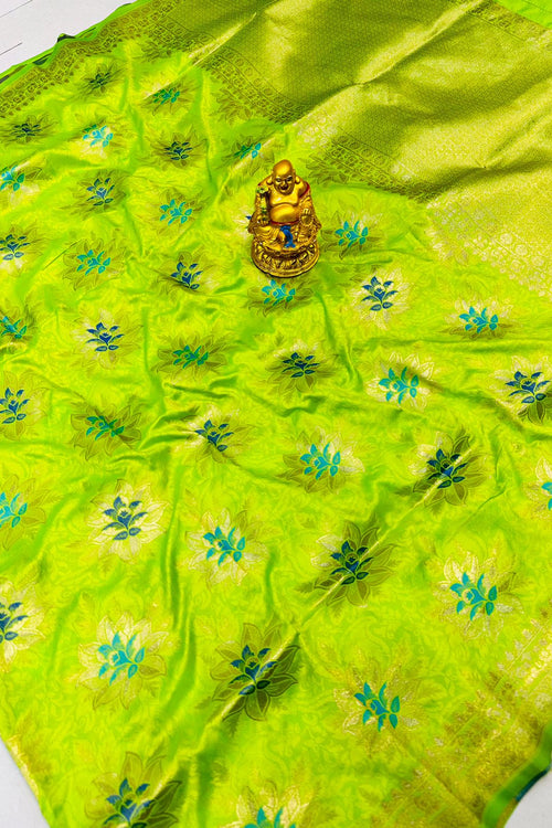 Load image into Gallery viewer, Intricate Parrot Banarasi Silk Saree With Divine Blouse Piece
