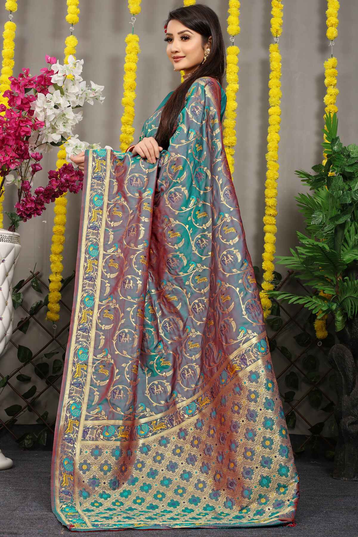 Panoply Grey Banarasi Silk Saree With Arresting Blouse Piece