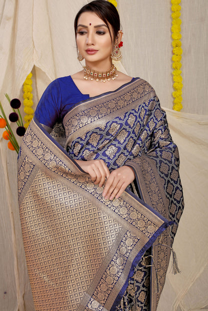 Excellent Navy Blue Kanjivaram Silk With Delectable Blouse Piece