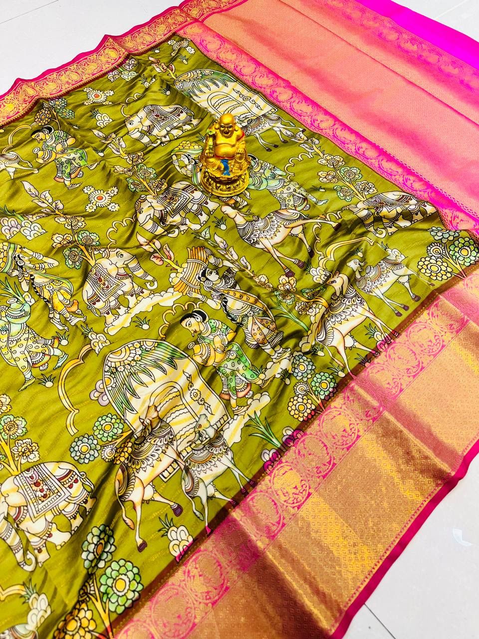 Lovely Green Soft Silk Saree With Skinny Blouse Piece