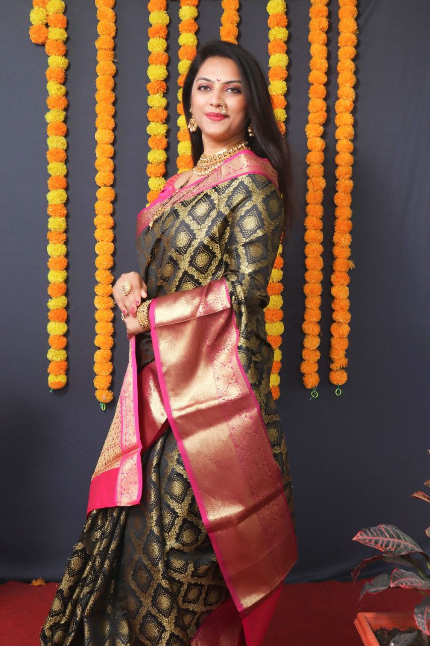 Diaphanous Black Kanjivaram Silk With Beauteous Blouse Piece