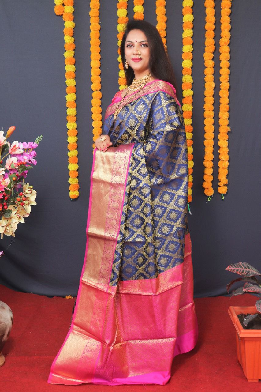 Glittering Navy Blue Kanjivaram Silk With Beauteous Blouse Piece