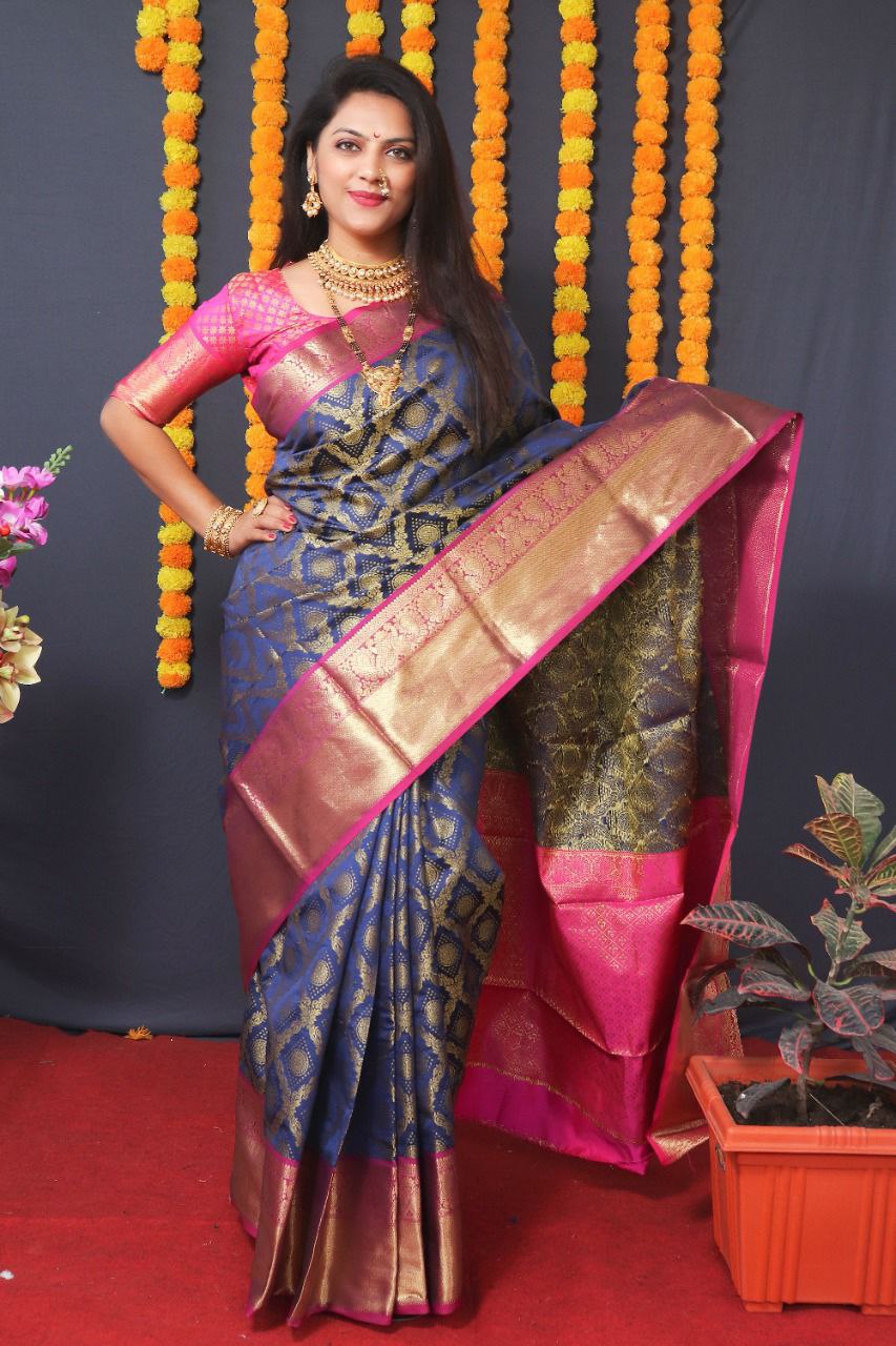 Glittering Navy Blue Kanjivaram Silk With Beauteous Blouse Piece