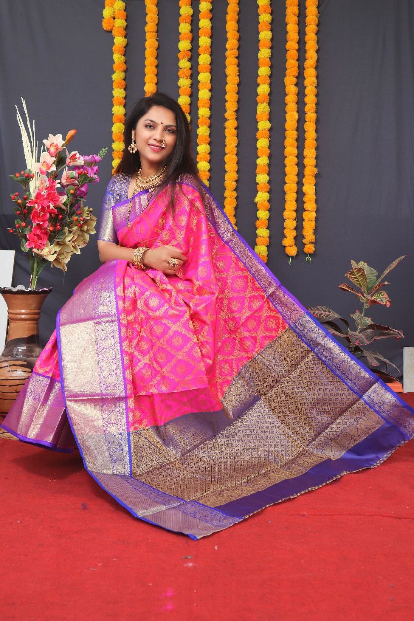 Desultory Pink Kanjivaram Silk With Beauteous Blouse Piece