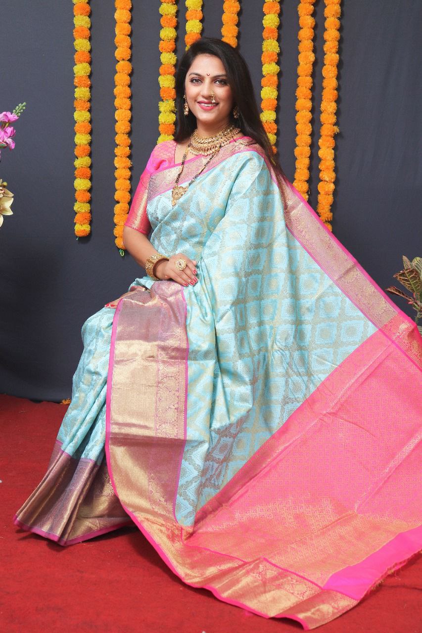 Effervescent Sky Kanjivaram Silk With Beauteous Blouse Piece