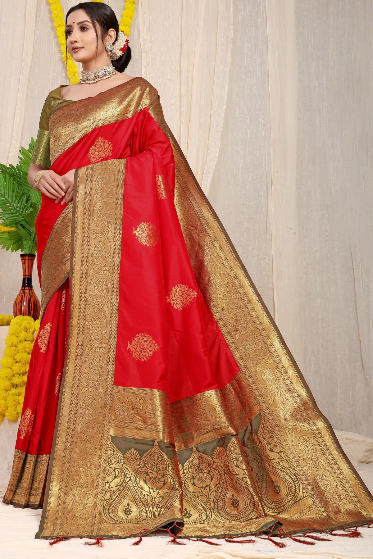 Stylish Red Banarasi Silk Saree With Forbearance Blouse Piece