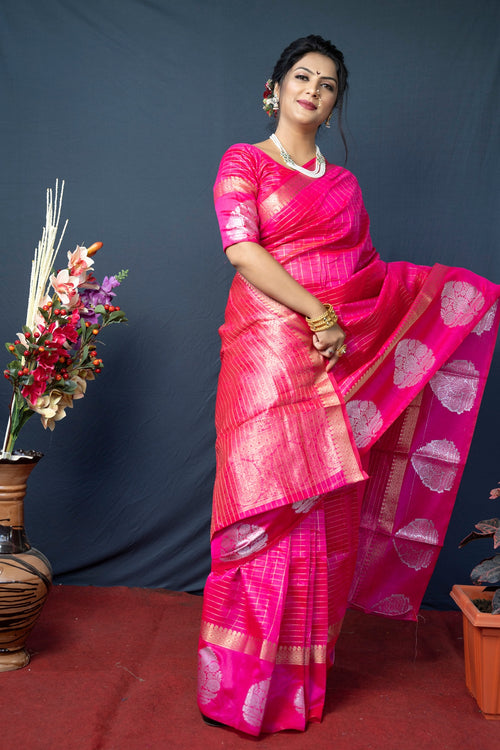 Load image into Gallery viewer, Engaging Dark Pink Linen Silk Saree With Super Mesmerising Blouse Piece
