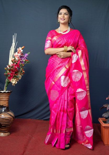 Engaging Dark Pink Linen Silk Saree With Super Mesmerising Blouse Piece