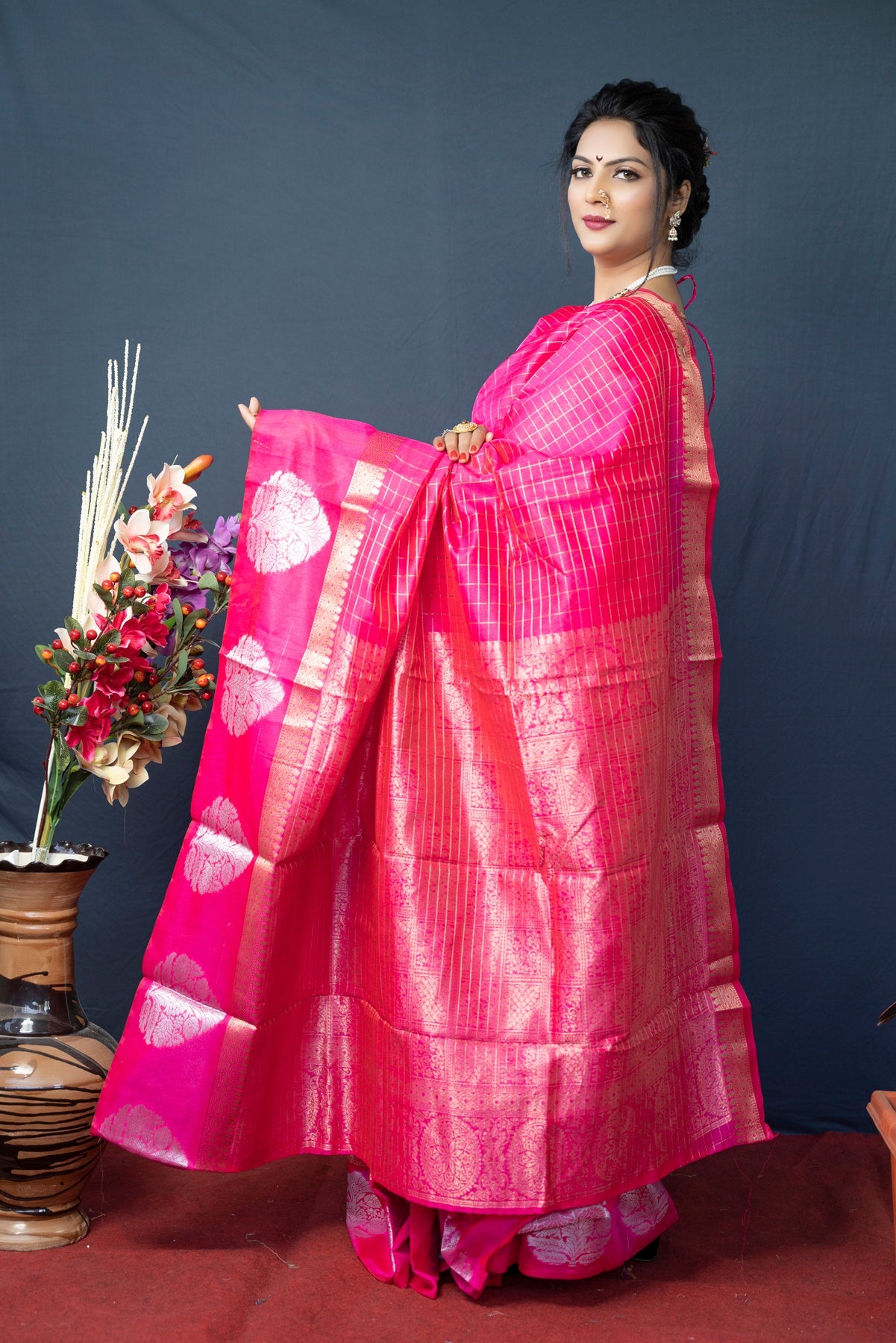 Engaging Dark Pink Linen Silk Saree With Super Mesmerising Blouse Piece