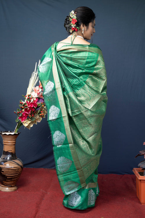 Load image into Gallery viewer, Smashing Green Linen Silk Saree With Super Mesmerising Blouse Piece
