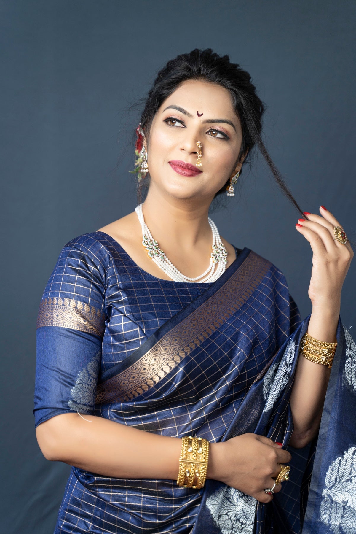 Splendiferous Navy Blue Linen Silk Saree With Super Mesmerising Blouse Piece
