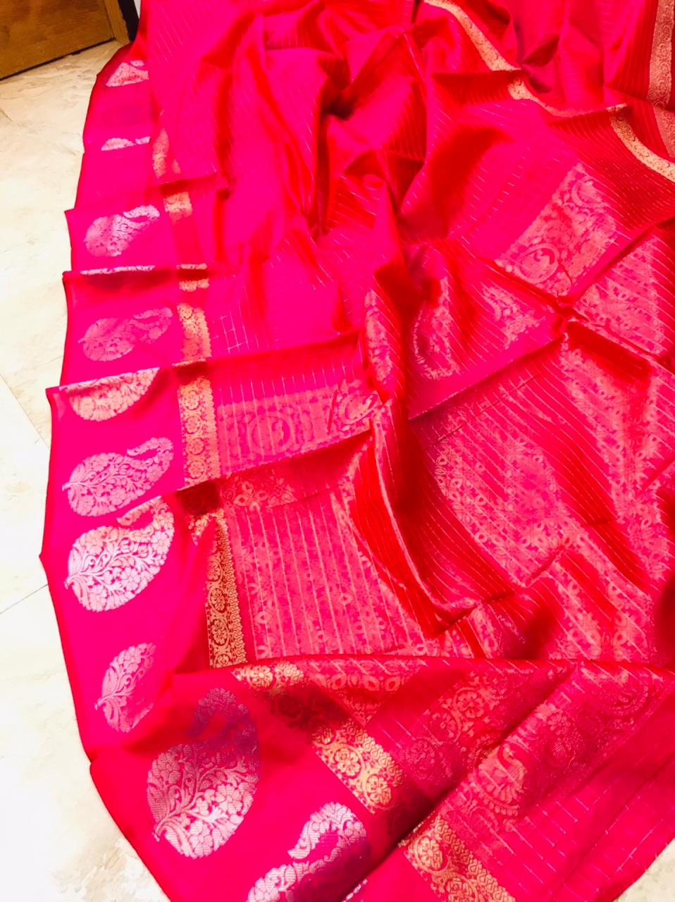 Embrocation Dark Pink Linen Silk Saree With Radiant Blouse Piece