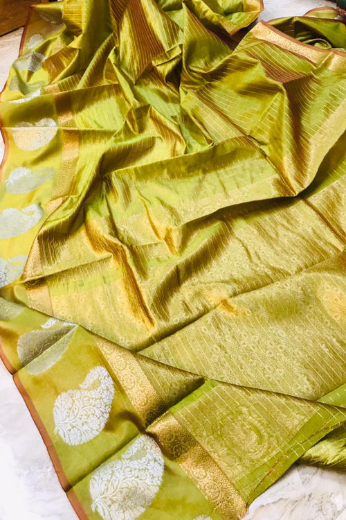 Load image into Gallery viewer, Eloquence Mehndi Linen Silk Saree With Radiant Blouse Piece
