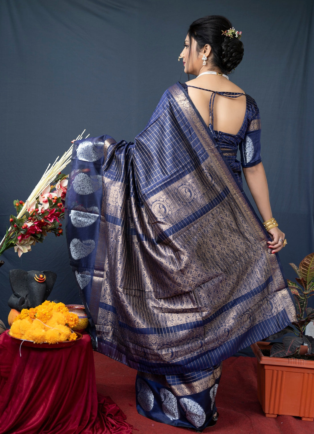 Elision Navy Blue Linen Silk Saree With Radiant Blouse Piece