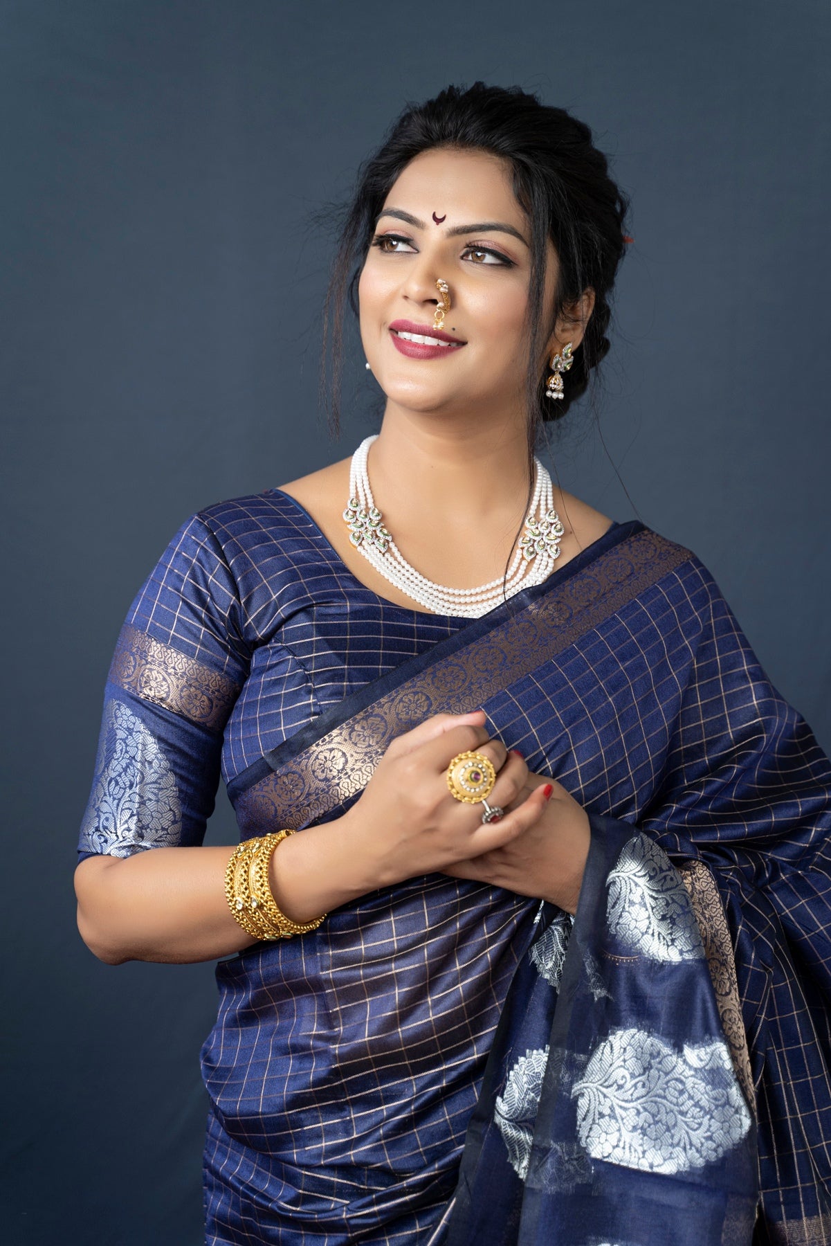 Elision Navy Blue Linen Silk Saree With Radiant Blouse Piece
