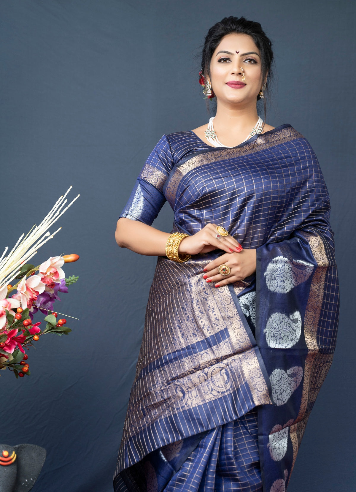 Elision Navy Blue Linen Silk Saree With Radiant Blouse Piece