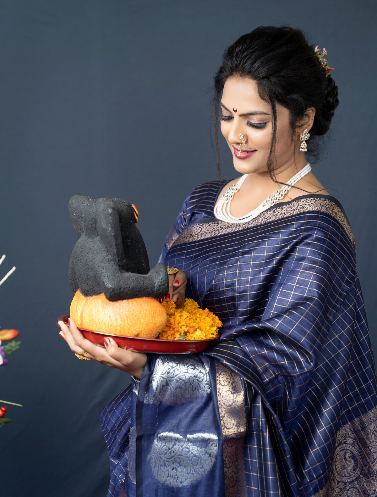 Elision Navy Blue Linen Silk Saree With Radiant Blouse Piece