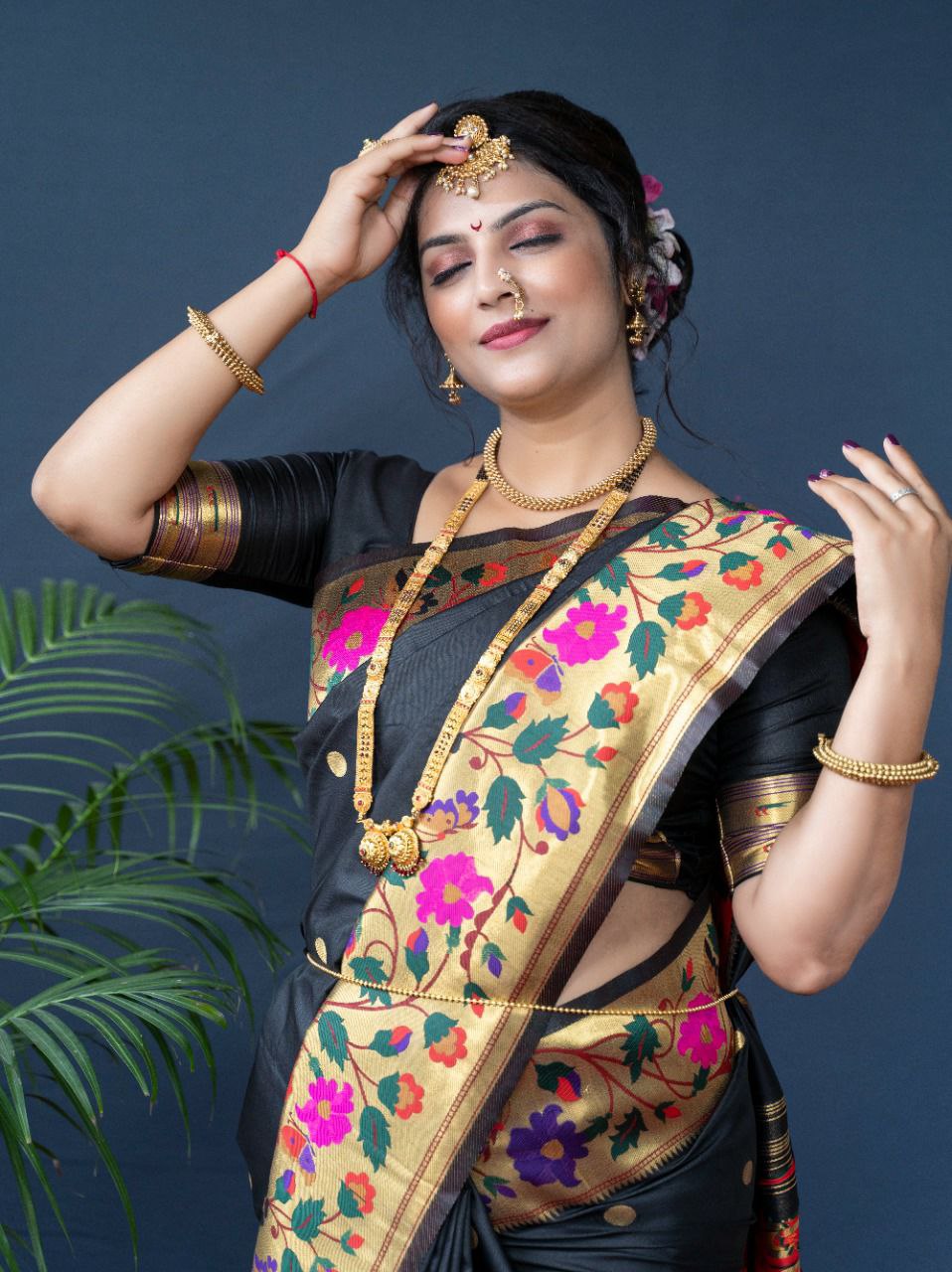 Twirling Black Paithani Silk Saree With Sizzling Blouse Piece