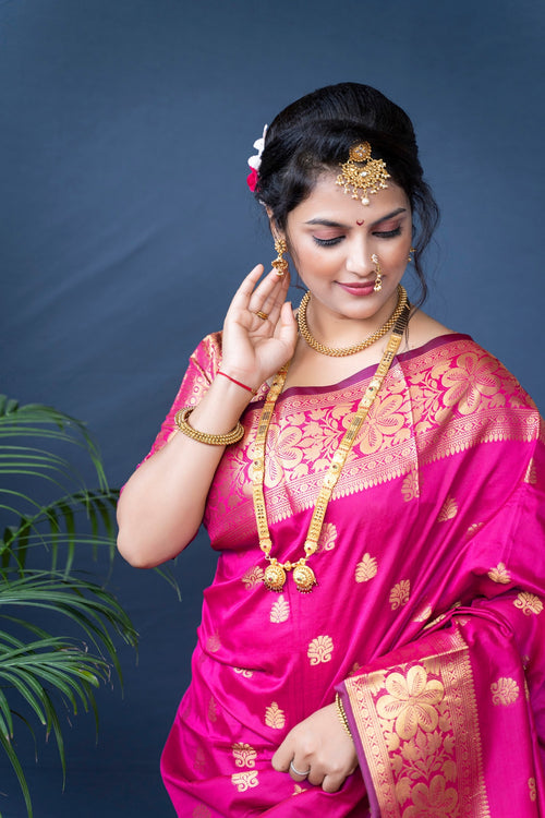 Load image into Gallery viewer, Flameboyant Dark Pink Banarasi Silk Saree With Assemblage Blouse Piece
