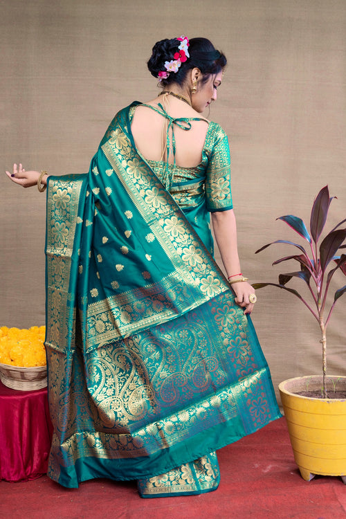 Load image into Gallery viewer, Desirable Rama Banarasi Silk Saree With Assemblage Blouse Piece
