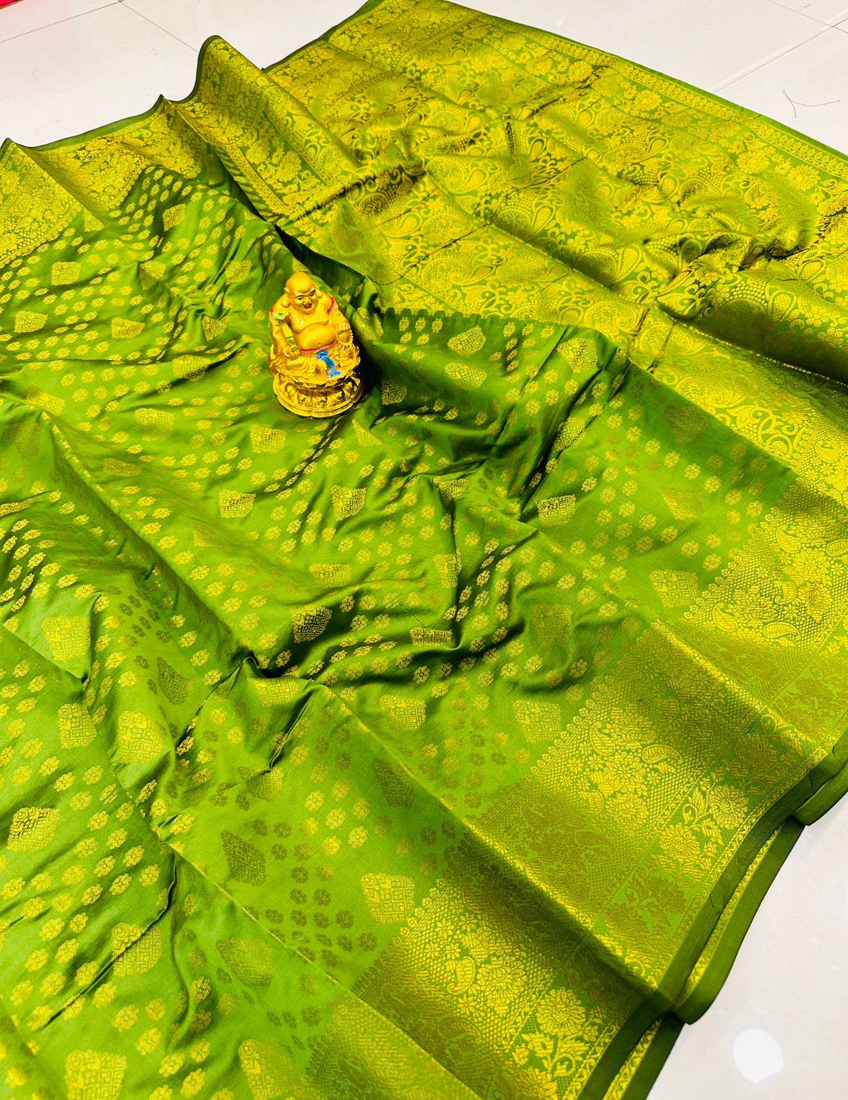 Blooming Green Soft Banarasi Silk Saree With Exuberant Blouse Piece