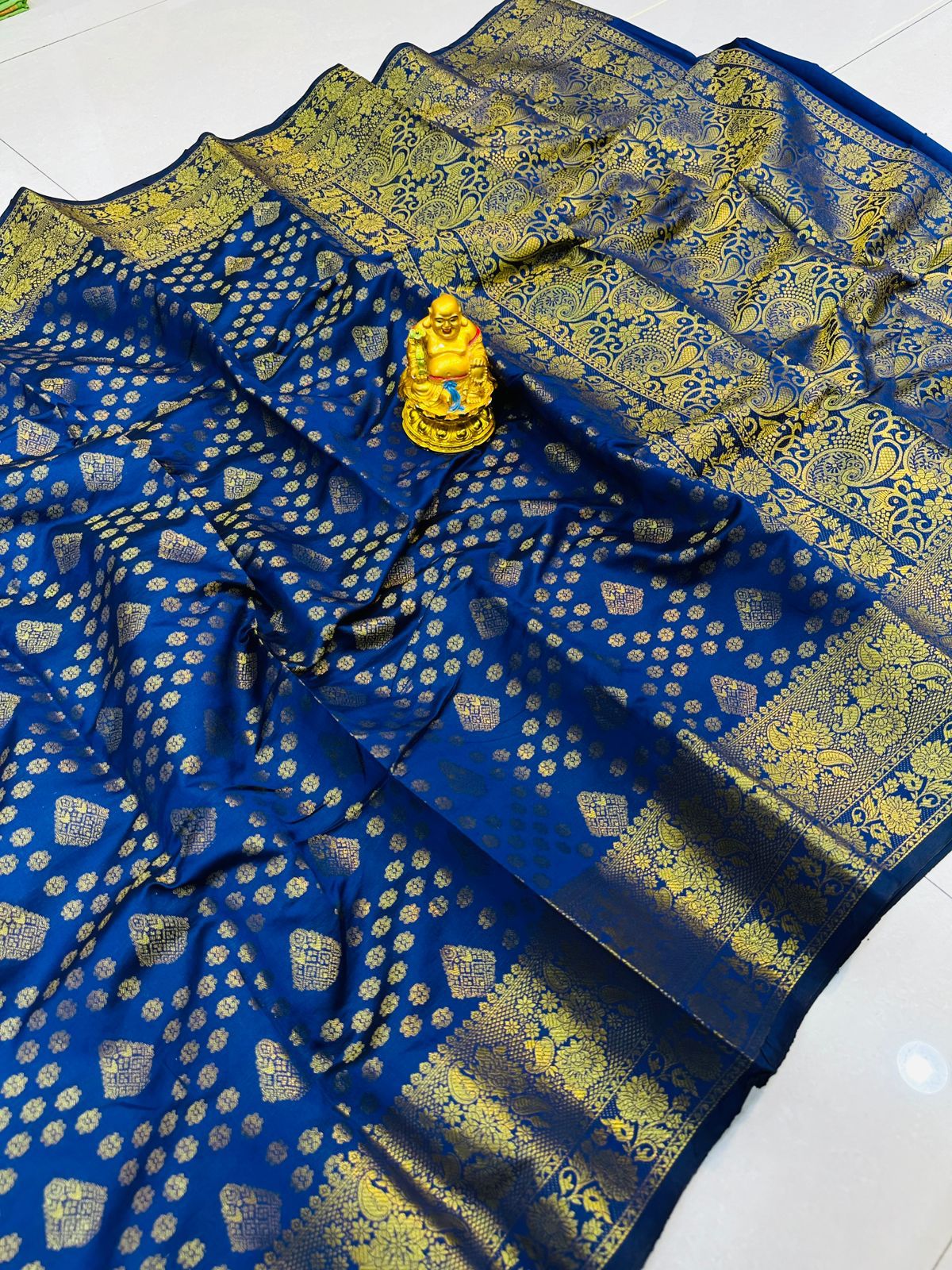 Breathtaking Navy Blue Soft Banarasi Silk Saree With Exuberant Blouse Piece